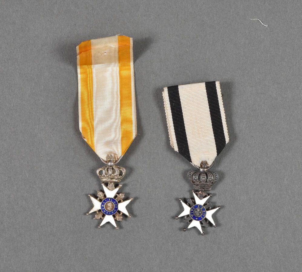 Null 法国。百合勋章（2），筹码，白色和黄色丝带和白色和黑色丝带，修复，一套2个。