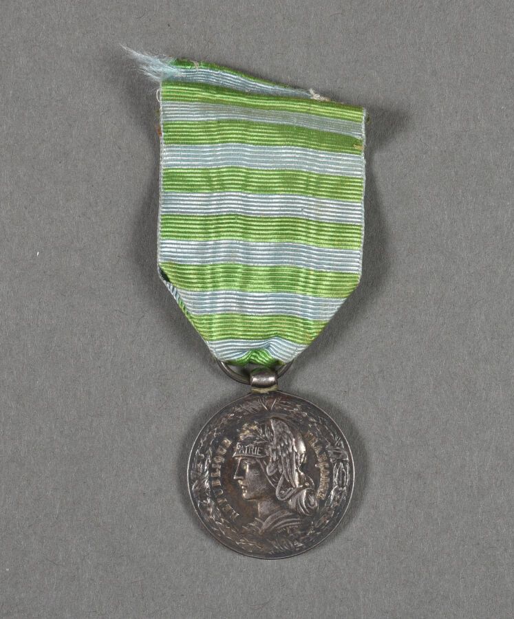 Null Francia. Medalla de Madagascar 1ª expedición, 1883,
