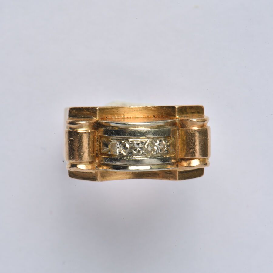 Null 18K (750/oo) gold 2-tone "Tank" ring with geometric decoration embellished &hellip;