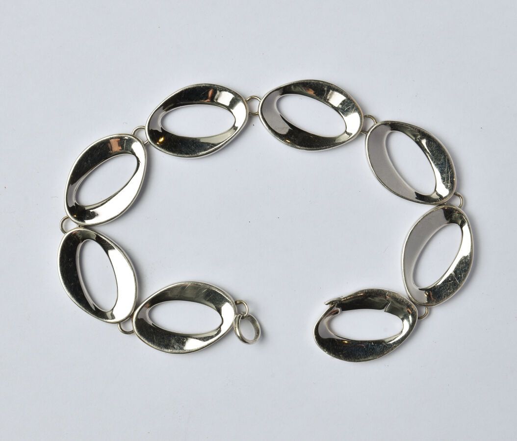 Null Bracelet en or gris 18K (750/oo) lisse composé de maillons ovales stylisés &hellip;