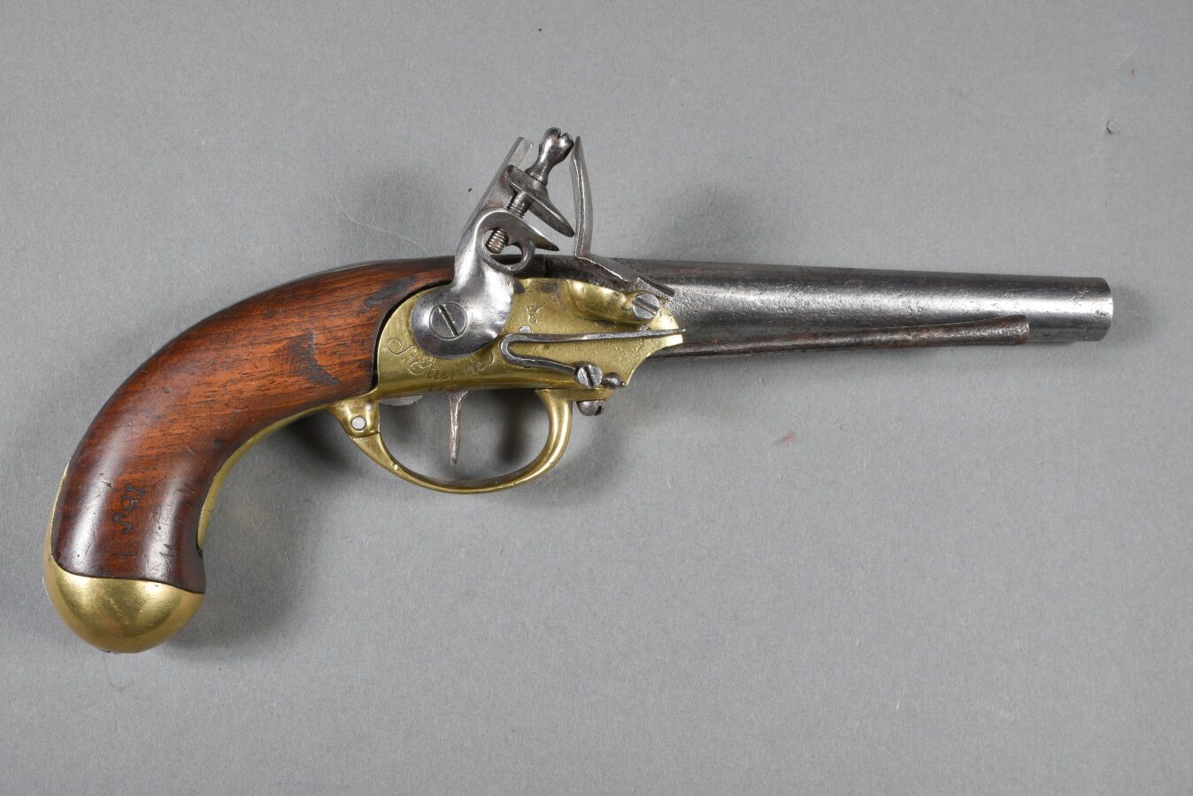 Null Pistolet de Cavalerie 1777 à silex, à coffre " ST EIENNE. 1728 " poinçonné &hellip;