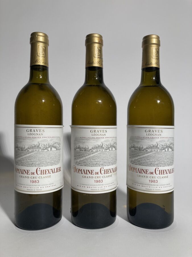 Null 6 B DOMAINE DE CHEVALIER 白葡萄酒（原木箱）（H.E.+或更好） CC Graves 1983年