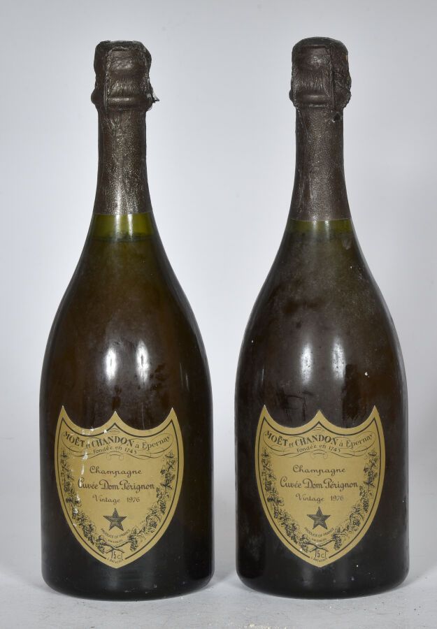 Null 2 B CHAMPAGNE BRUT DOM PÉRIGNON (瓶盖上有1和1.3厘米；1 a.E.) Moët & Chandon 1976