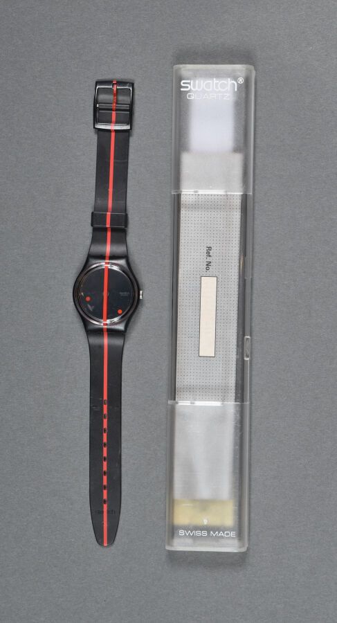 Null Montre Swatch réf GZ119, modèle « 360° Rosso su blackout » / par Felice Var&hellip;