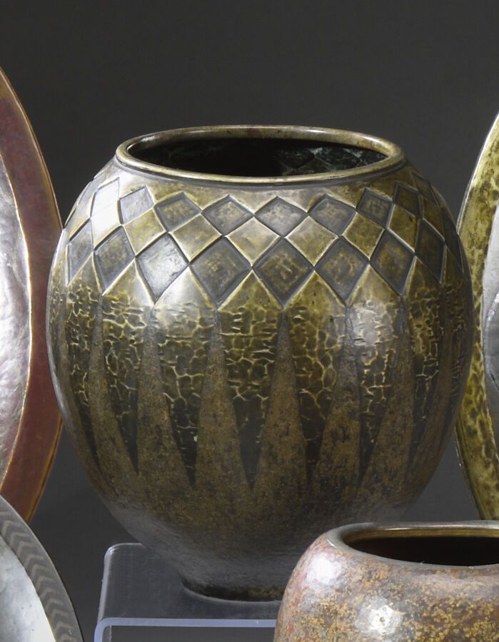 Null Claudius LINOSSIER (1893-1953)
Vase ovoïde en dinanderie de cuivre à col ou&hellip;