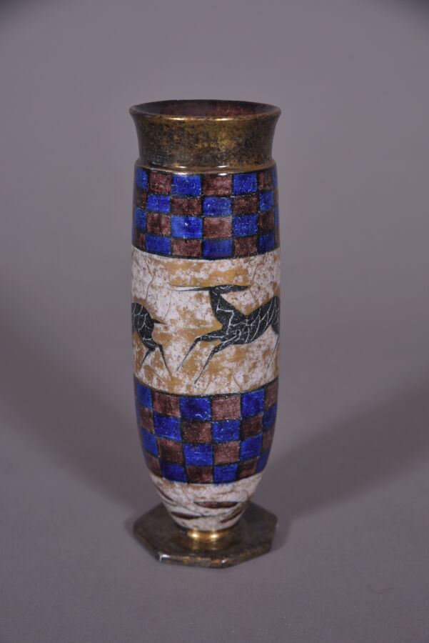 Null Jean MAYODON (1893 - 1967) 
Vase en céramique à corps obusal et col conique&hellip;