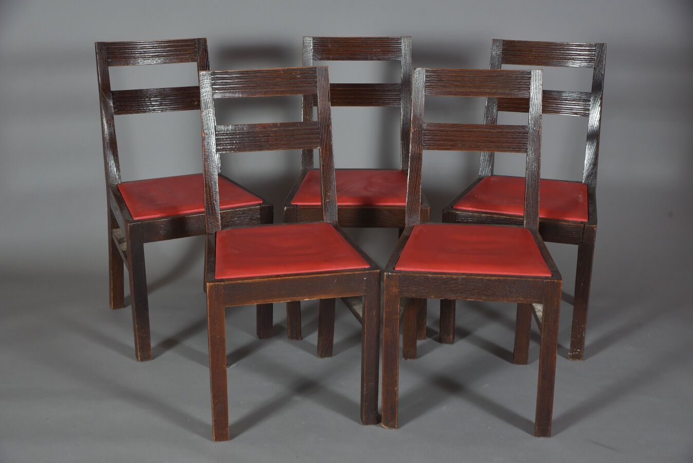 Null TRAVAIL FRANCAIS 1950
Table de salle à manger et ses cinq chaises en chêne &hellip;