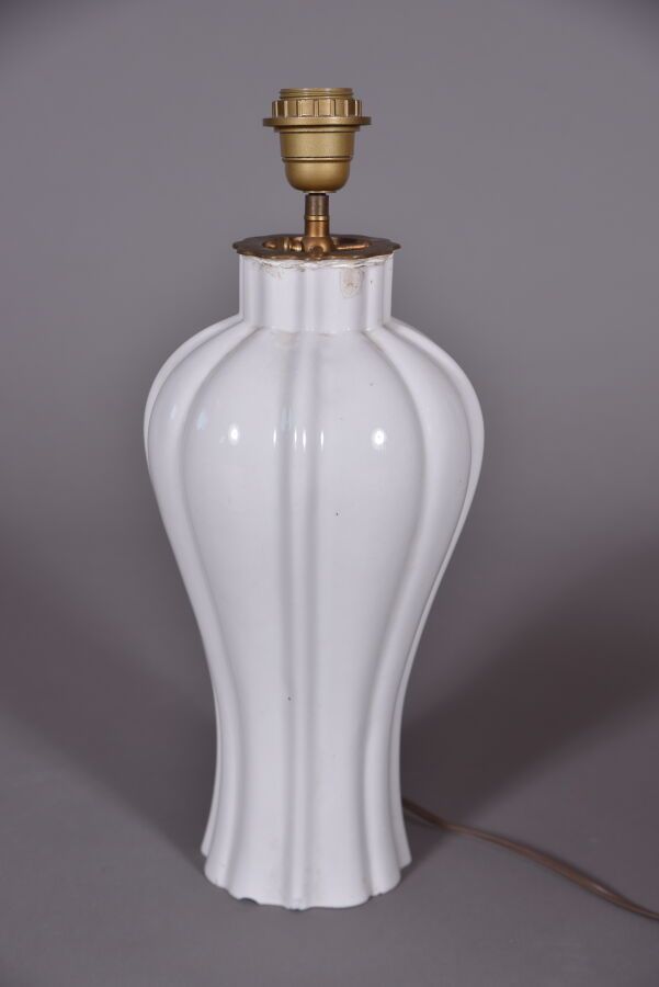 Null MALABERT
Pied de lampe en céramique émaillée blanche à corps balustre godro&hellip;