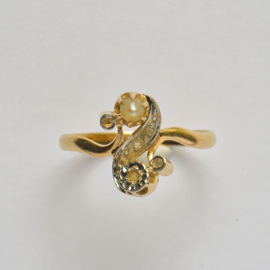 Null Ring "Toi et Moi" in Volutenform, verziert mit einer halben Perle und Diama&hellip;