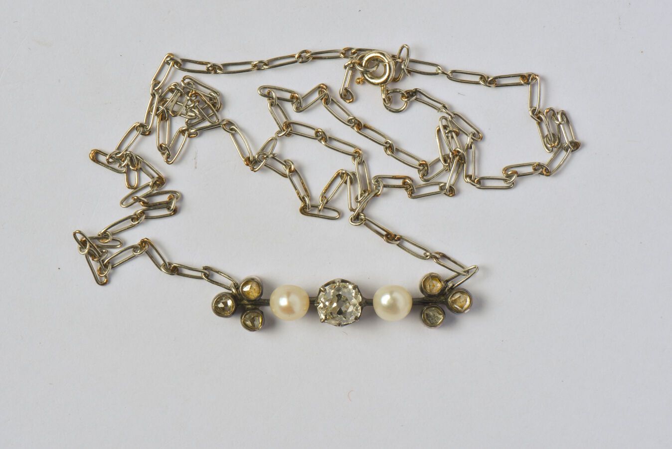 Null Collar de oro blanco de 18 quilates (750/oo) con cadena alargada, motivo ce&hellip;
