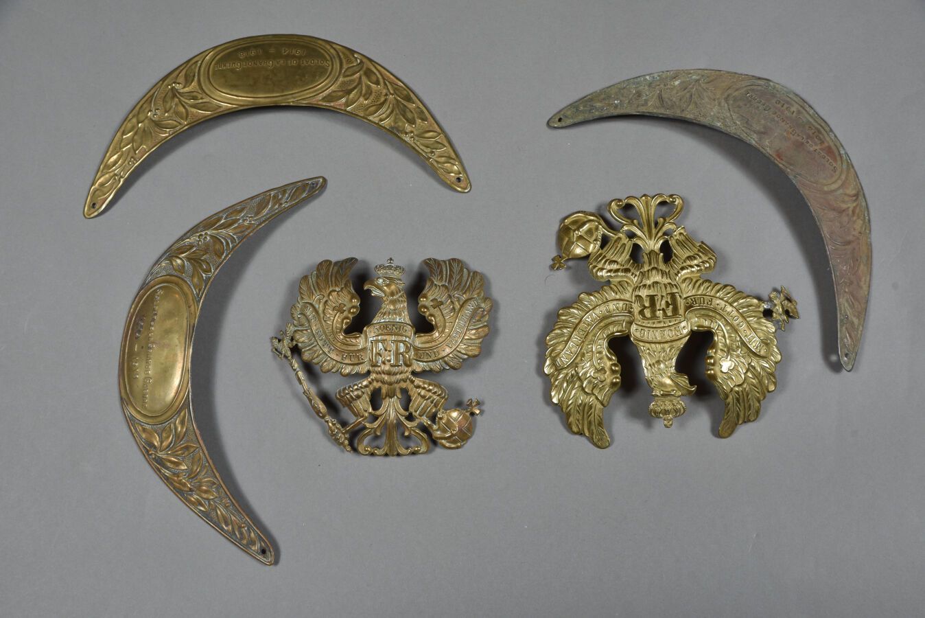 Null 铜器 . 1°战争 .有缺陷的头盔板，法国老兵头盔板(3)，共5件。