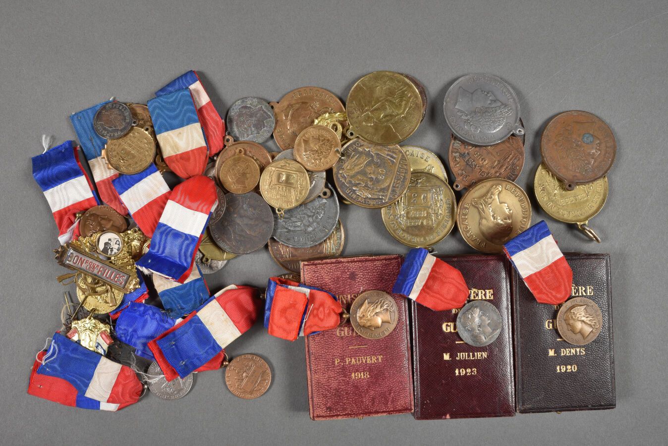 Null FRANCIA. Medallas del Ministerio de Guerra y Reclutas, lote de unas 40.