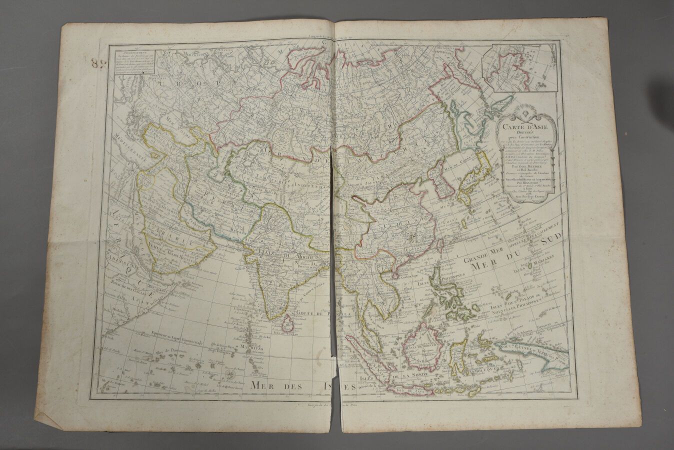 Null 纪尧姆-德利萨尔和他的继承人德佐赫
(法国，18世纪)
亚洲地图。1788.
双开本。 
在三分之二的标签上有破损。