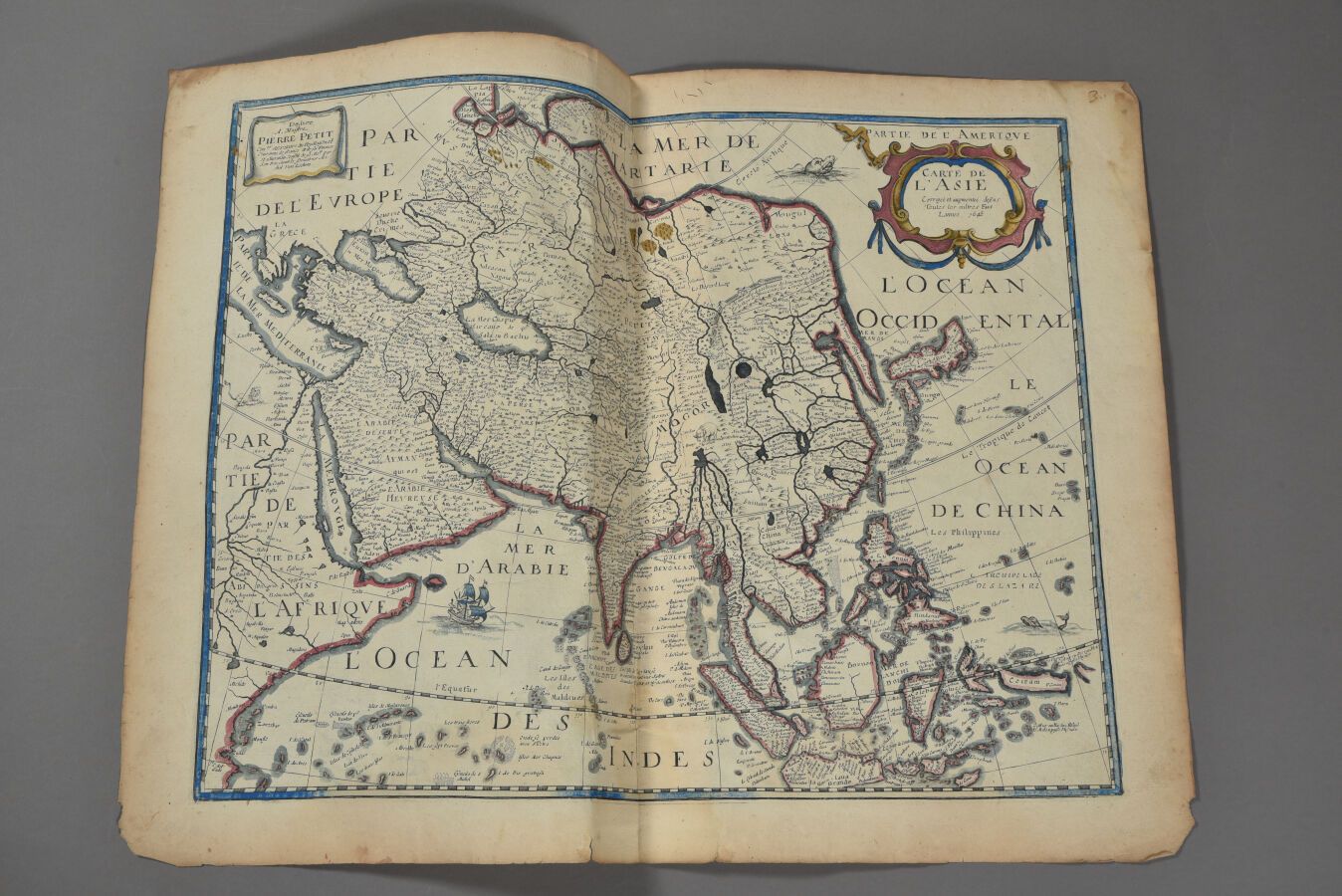 Null 17世纪的制图师。 
亚洲地图。 
1646. 
早期着色。 
双开本。 
一些缺陷（沿斜角的加固带，污损等）。