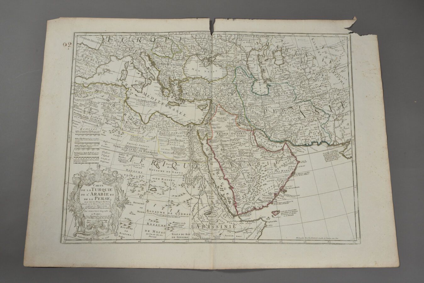Null 纪尧姆-德利萨尔和他的继承人德佐赫
(法国，18世纪)
土耳其、阿拉伯和波斯的地图。1780.
双开本。 
缺少标签的上半部分，右上角边缘有缺口。