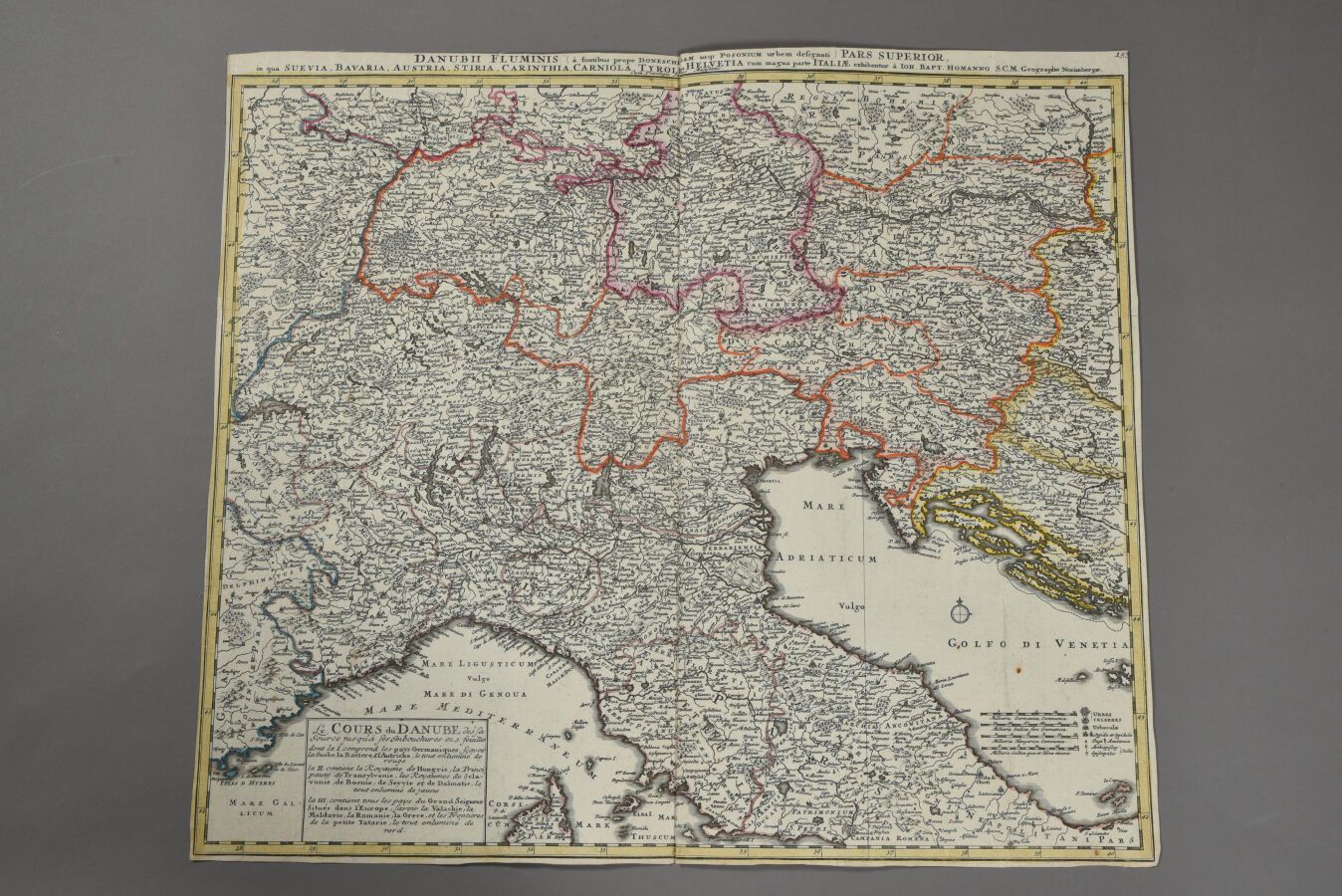 Null 让-巴蒂斯特-霍曼（德国1664年-1724年）
多瑙河上游的地图。约1700年。
有包装，无边框。 
双开本。 
纸张：高48.5厘米-55.4厘米&hellip;