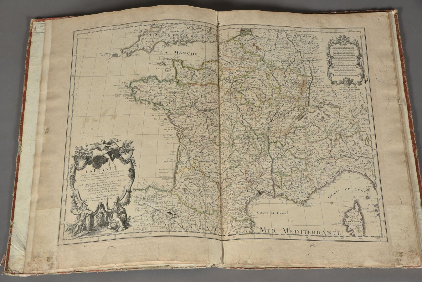 Null 综合地图集的一部分，其中我们有以下地图。 
JEAN-BAPTISTE NOLIN，《葡萄牙王国》，1704年，双开本，彩色版。 
缺陷，空白处有污损&hellip;