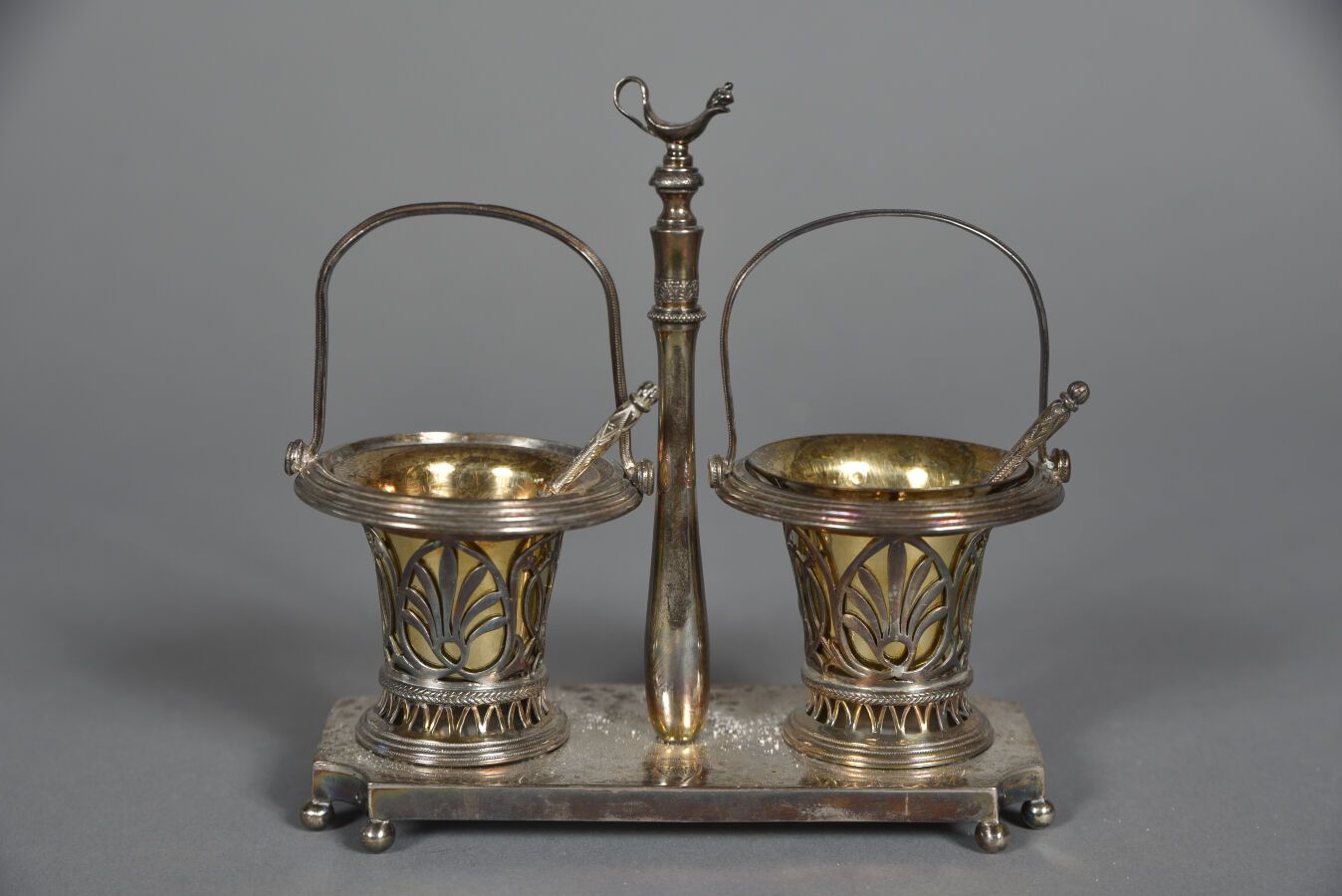 Null Double silver and vermeil saleron, openwork with palmettes, decorated with &hellip;