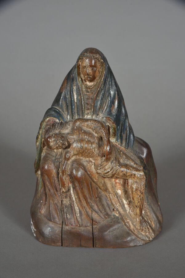 Null 皮耶塔，多色木雕，圣母玛利亚支撑着基督的身体，坐在开花的露台上。 
18世纪。 
H.22厘米 
损坏和丢失的部分。