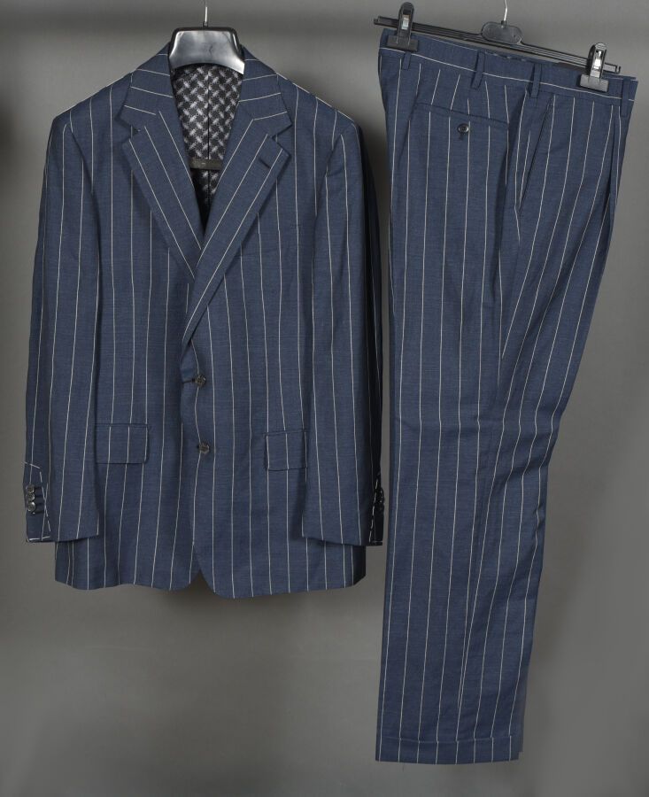 Null ZILLI. Blauer Anzug mit weißen Tennisstreifen aus Leinen (51%) und reiner S&hellip;