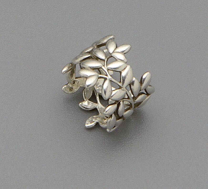 Null TIFFANY & Co by Paloma PICASSO: "橄榄叶 "系列银制戒指，以橄榄枝为特色。已签名。TDD 53。毛重：6.3克。