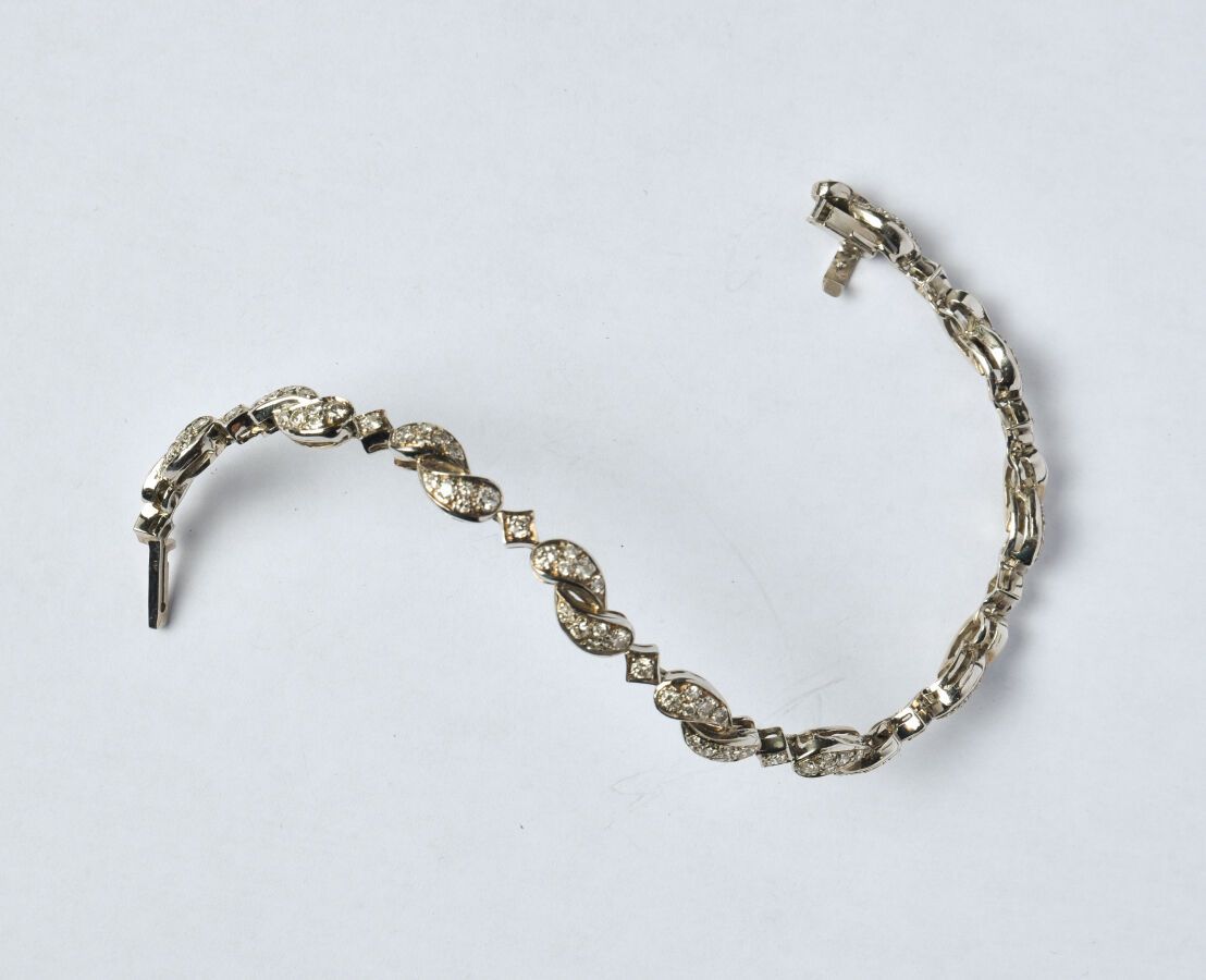 Null Bracelet semi-rigide en or gris 18K (750/oo) à maillons articulés formant d&hellip;