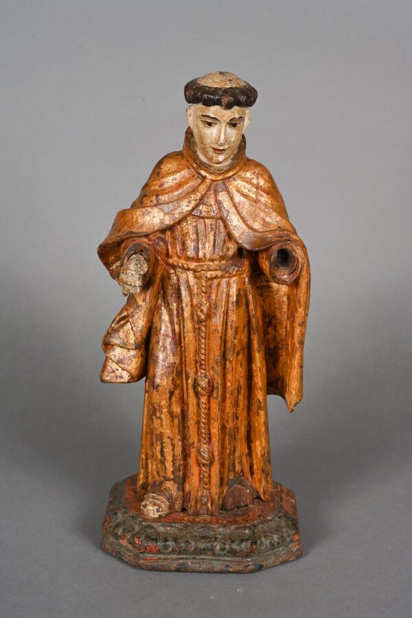 Null Moine, sculpture en bois doré et polychromé figurant un moine vêtu de sa tu&hellip;