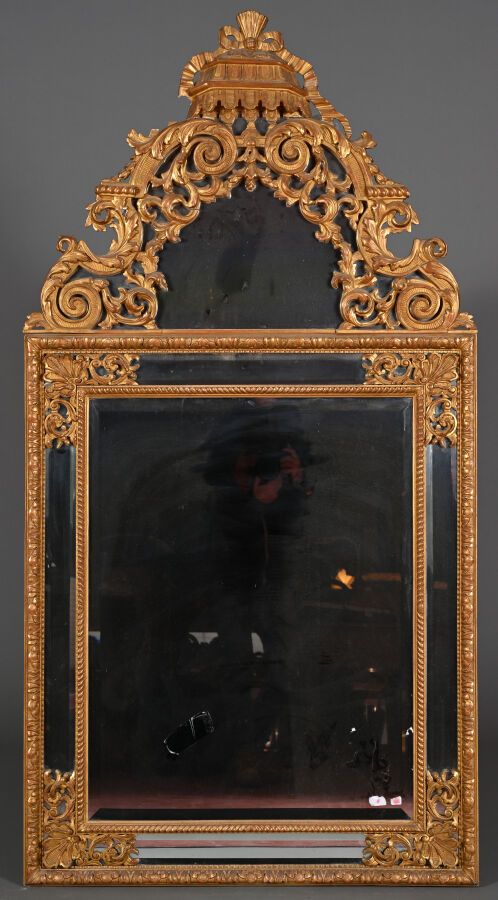 Null Miroir à parecloses dans le style Régence en bois et stuc doré, encadrement&hellip;