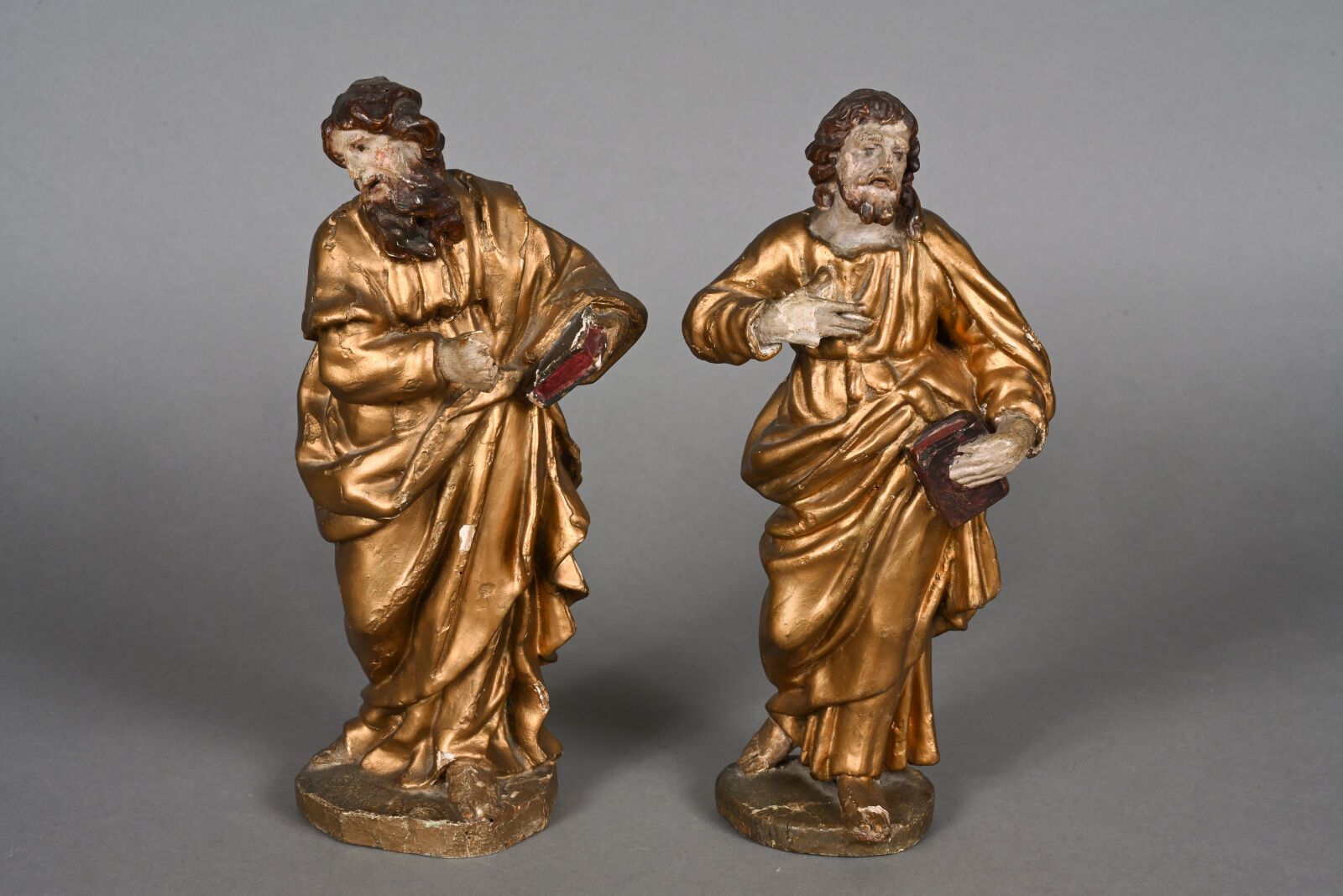 Null Deux évangélistes, sculptures en bois polychromé et doré figurant les saint&hellip;