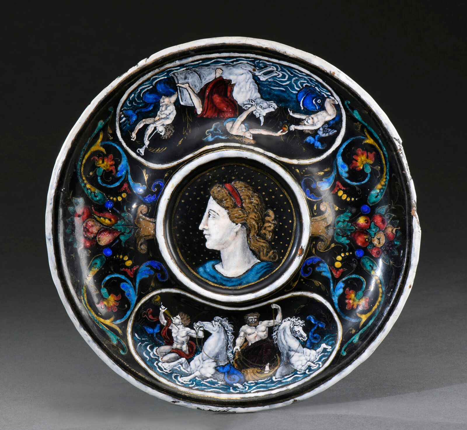 Null LIMOGES. Enamel painted on copper, circular plate with polychrome decoratio&hellip;