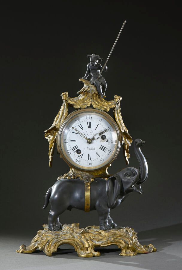 Null Reloj con elefante sobre una terraza frondosa, de bronce cincelado, dorado &hellip;