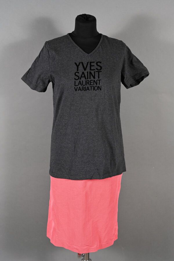 Null YVES SAINT LAURENT Variation. Set bestehend aus einem kurzärmeligen T-Shirt&hellip;
