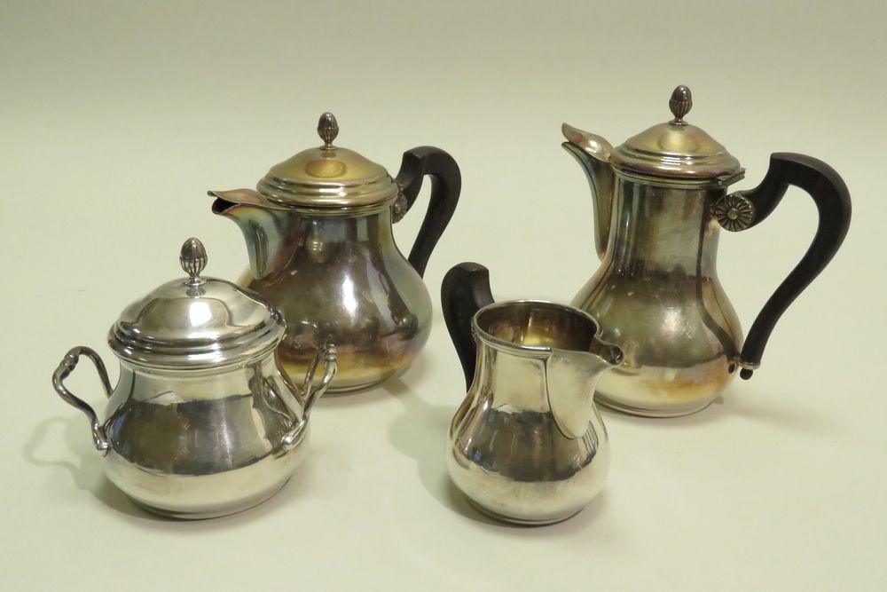 Null Service à thé/café de quatre pièces, en métal argenté et à corps unis, les &hellip;