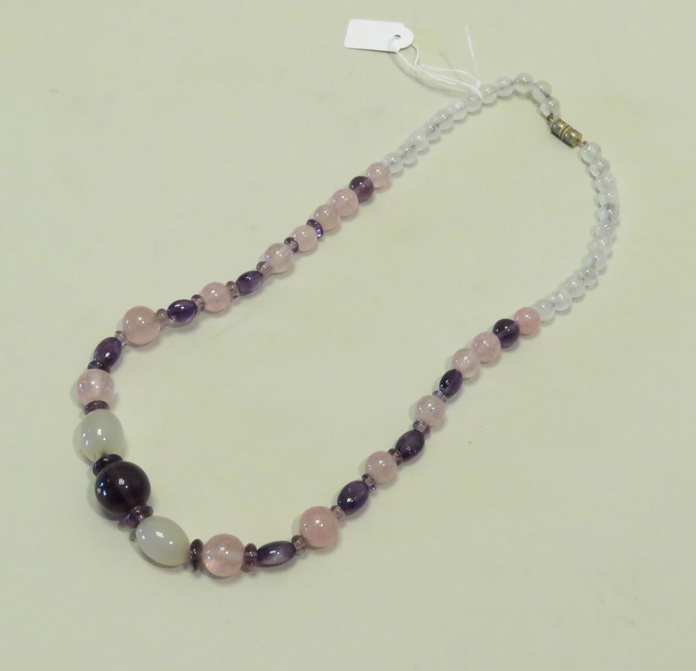 Null Collier en cristal de roche, améthystes, agates et quartz rose. Le fermoir &hellip;