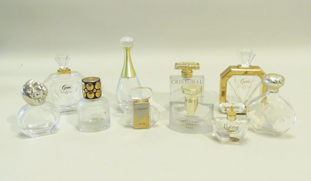 Null Lot de dix flacons divers en verre (Van Cleef & Arpels, Lancôme, Ricci, Dio&hellip;
