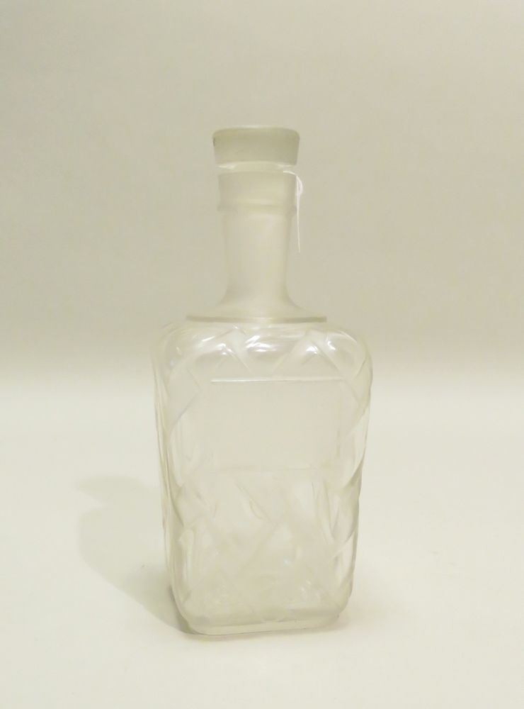 Null LANCÔME « Lavande »

Flacon en verre, long col, flacon décoré d’un motif tr&hellip;