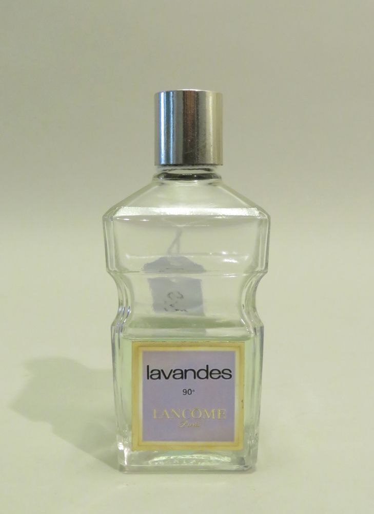 Null LANCÔME « Lavandes »

Flacon en verre à godrons, étiquette titrée « Lavande&hellip;