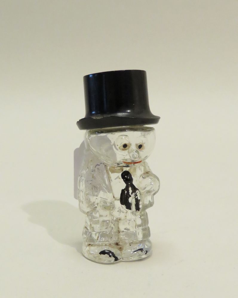 Null ANONYME Flacon Figuratif

Flacon en verre figurant un personnage avec sa cr&hellip;