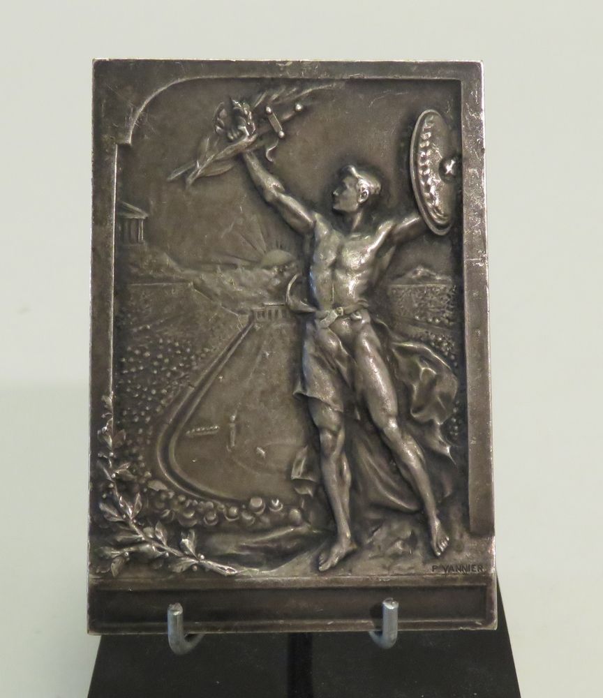 Null Después de P.VANNIER. Placa de bronce plateada/bajo relieve. 7 x 5 cm.
