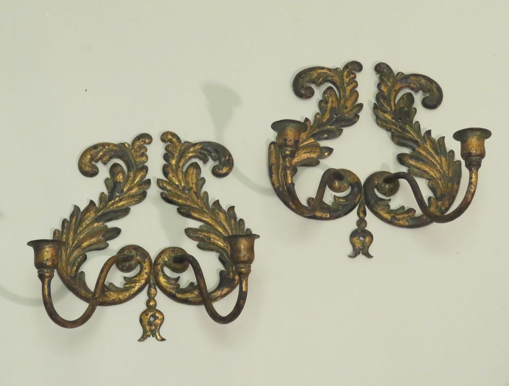 Null Pair of metal sconces with two lights. 30 x 27 cm (as is).