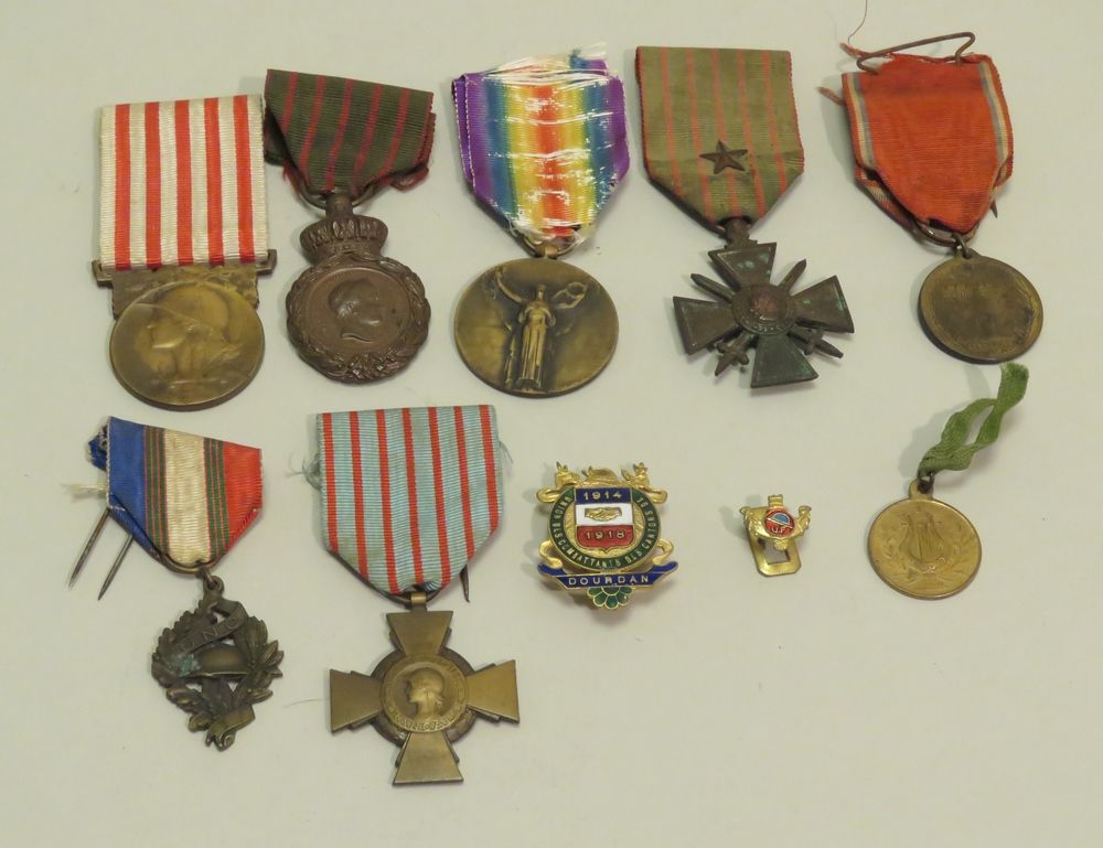 Null Posten von zehn losen Abzeichen/Medaillen (meist Bronze; einige mit Bändern&hellip;