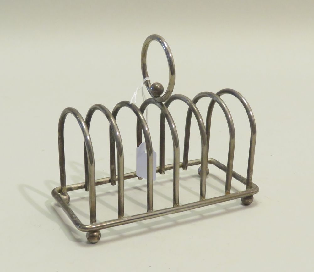 Null Silver plated metal toast holder. 13 x 14 x 7,5 cm.