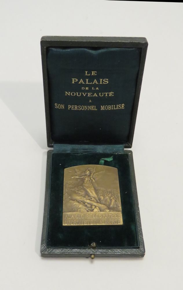 Null Placca di bronzo/rilievo della base "A La Gloire Des Armées Du Droit et De &hellip;