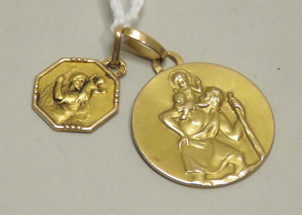 Null Lot of two yellow gold christening medals. Total net weight: 2g95. Diam: 3 &hellip;