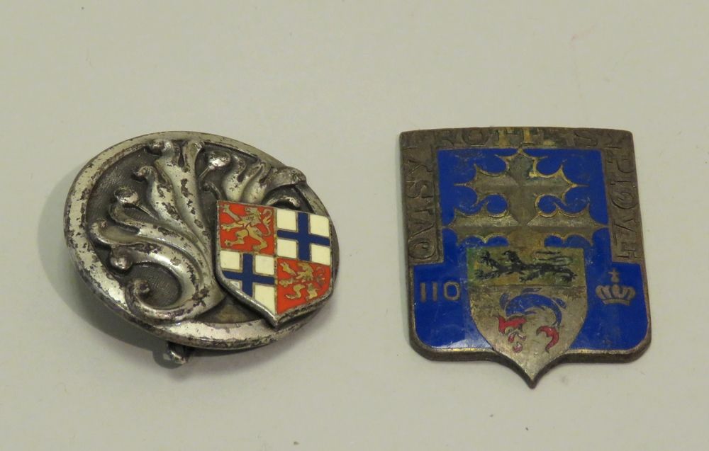 Null Lot de deux plaques/insignes émaillés DRAGO dont la broche en argent. Inscr&hellip;