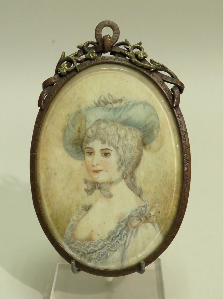 Null Miniature sur ivoire encadrée : Dame de qualité (Madame De Pompadour ?). Le&hellip;
