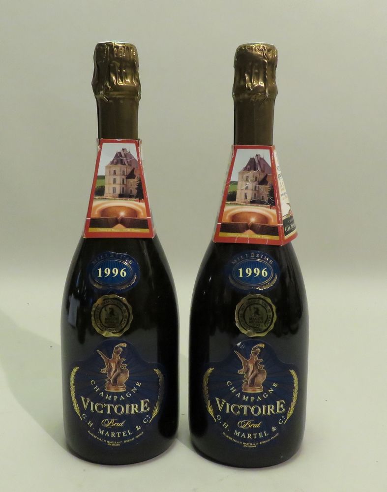 Null Champagne Victoire, Brut, G.H.Martel & Co, millésime 1996. 2 BTLS.