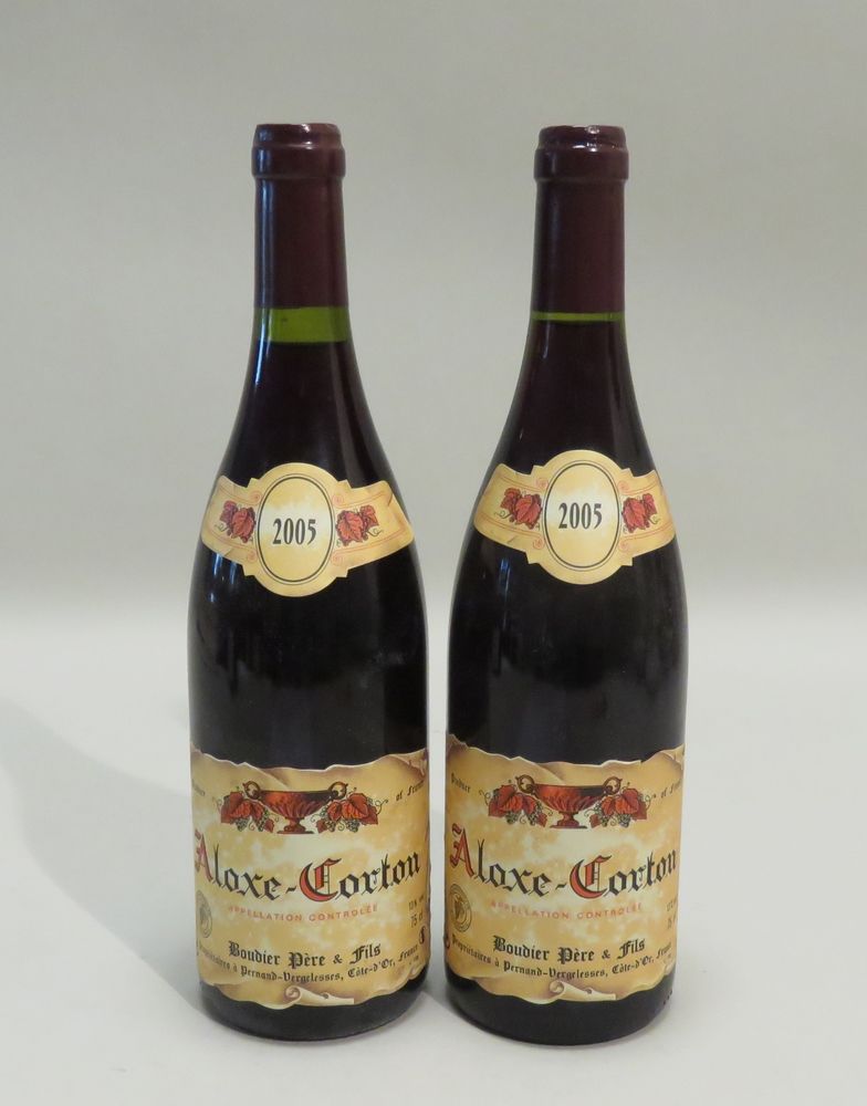 Null Aloxe-Corton, Boudier Père et Fils, Burgund, Jahrgang 2005. 2 BTLS (1 Niv. &hellip;