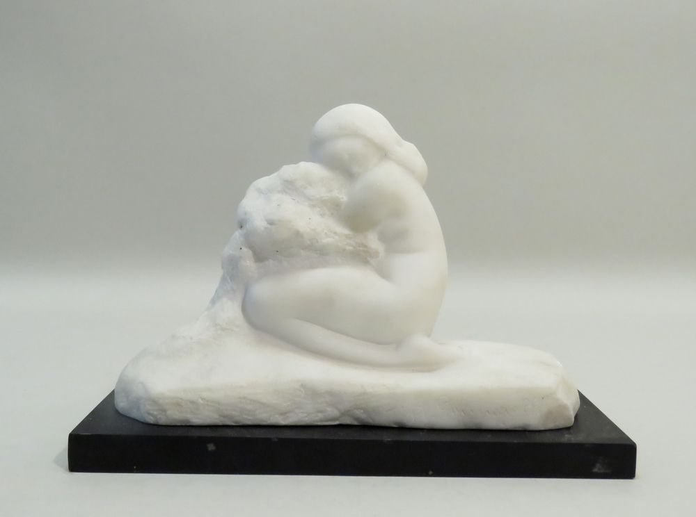Null Amedeo GENNARELLI (1881-1943). La jeune fille accroupie. Sculpture en marbr&hellip;