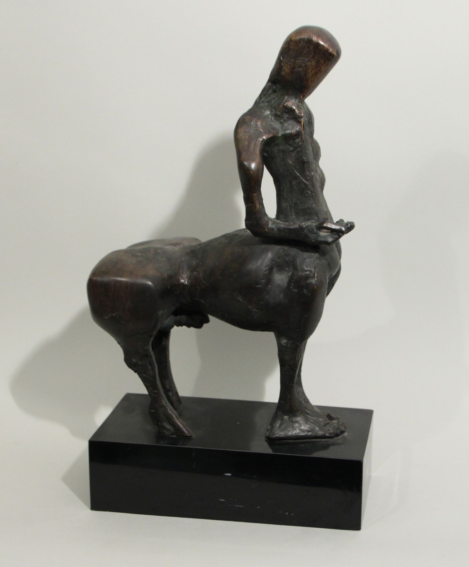 Null VEJDI RACHIDOV (né en 1951). "Le Centaure". Bronze à patine brune, signé. S&hellip;